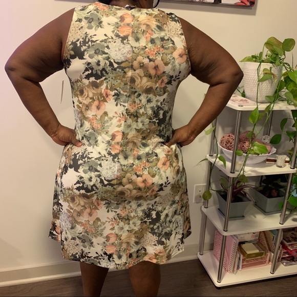 Floral Sleeveless dress - Picture 3 of 5